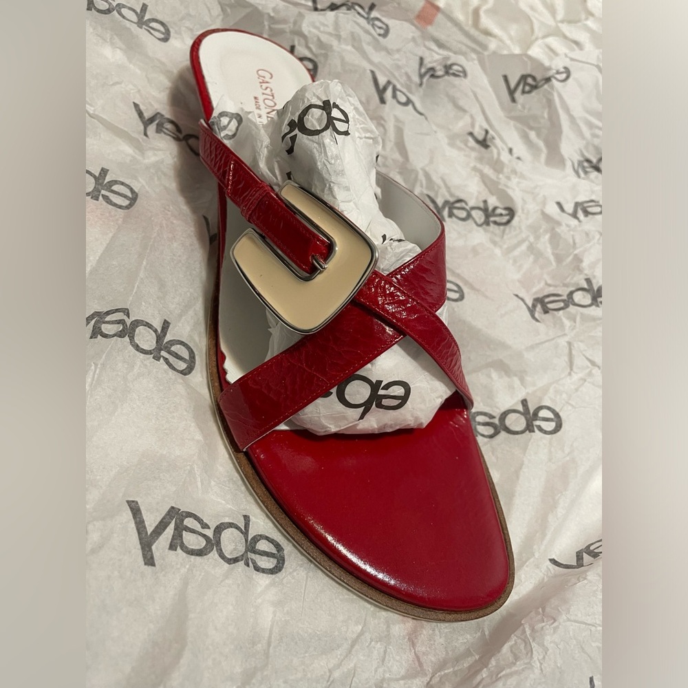 Gaston’s lucioli red kitten heels